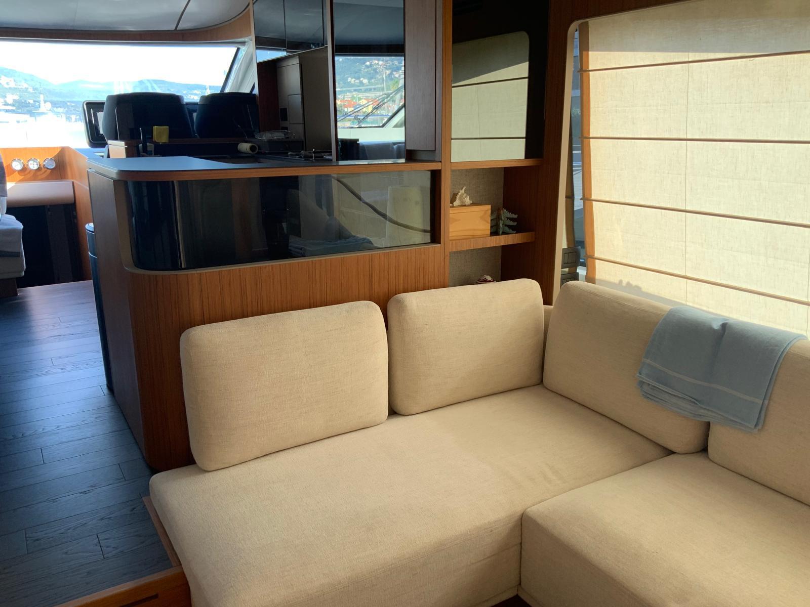 2025 FERRETTI YACHTS 670 